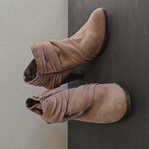 Andrew Geller Taupe Ankle Boots size 6.5